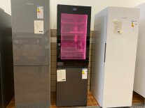 3 Kühlschränke stehen nebeneinander